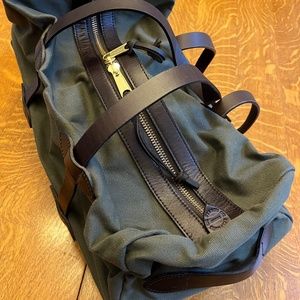 Filson 20" Rugged Twill 43L Rolling Duffel Bag - Small